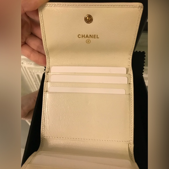 Authentic Chanel CC Logo White Caviar Leather Tri-Fold Compact Vintage Wallet - Picture 6 of 12
